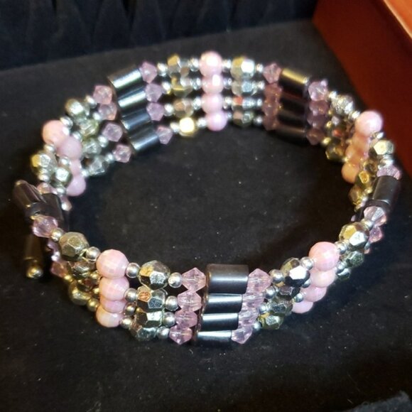Elegant Beaded Bracelet in Pink and Silver - Picture 1 of 3
